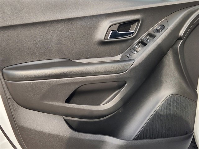 Used 2022 Chevrolet Trax LS w/ Tint and Cruise Package image 22