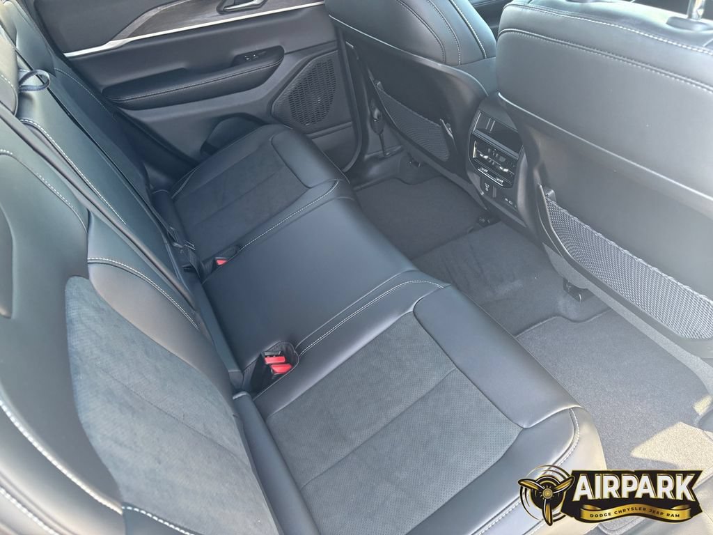 New 2026 Jeep Grand Cherokee Altitude AWD/4WD image 12