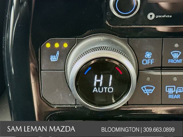 Used 2021 Toyota Highlander XLE AWD/4WD image 19
