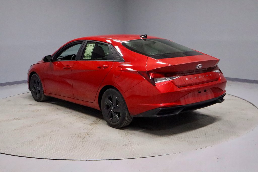 Used 2021 Hyundai Elantra SEL image 9