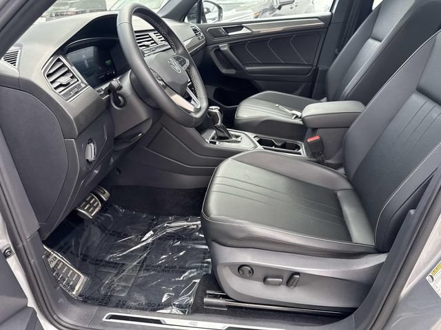 Certified 2023 Volkswagen Tiguan SE R-Line FWD image 15