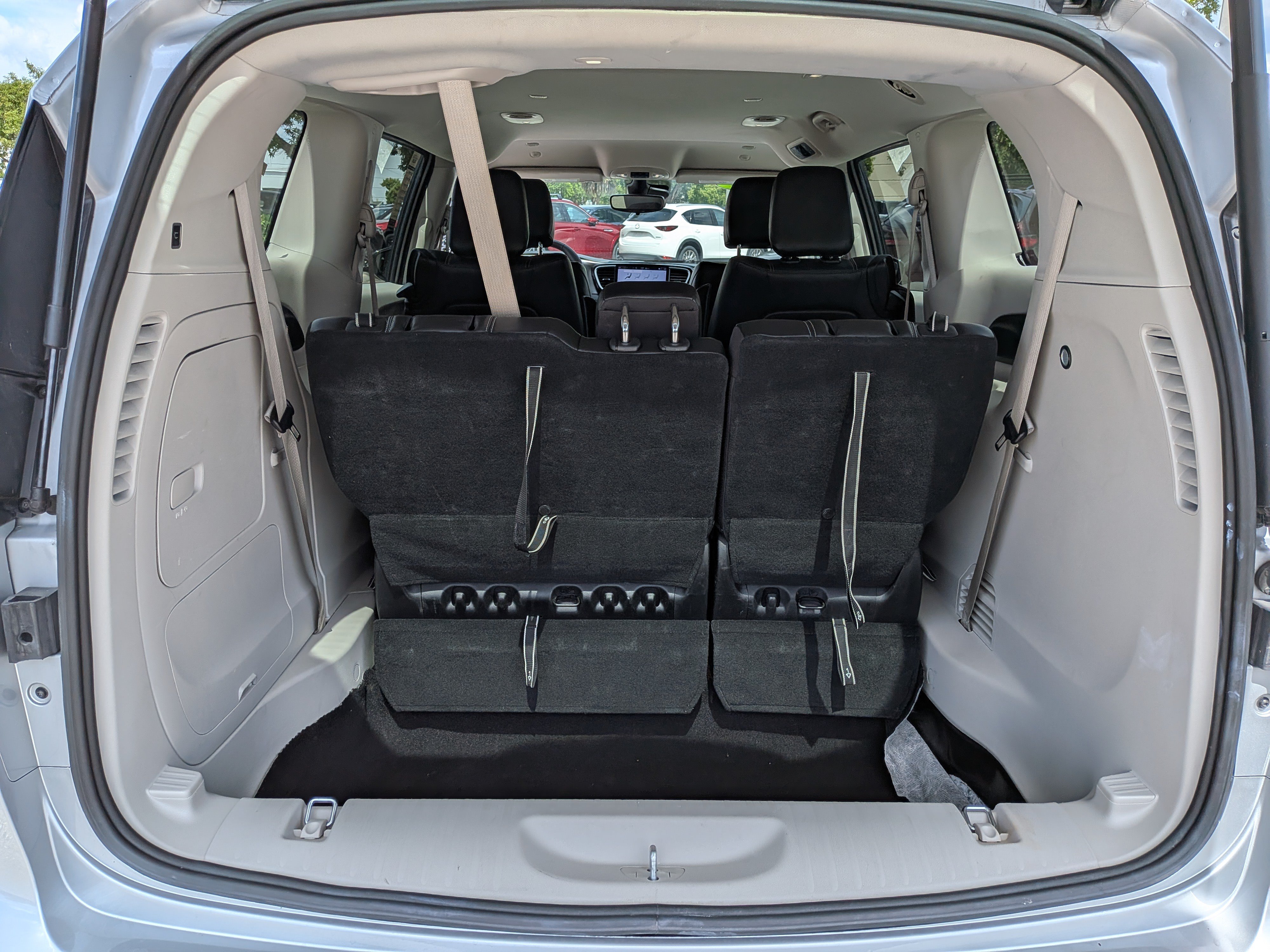 Used 2024 Chrysler Pacifica Limited FWD image 13