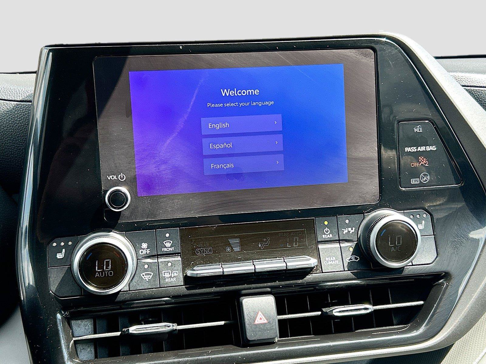 Used 2024 Toyota Highlander XLE FWD image 31