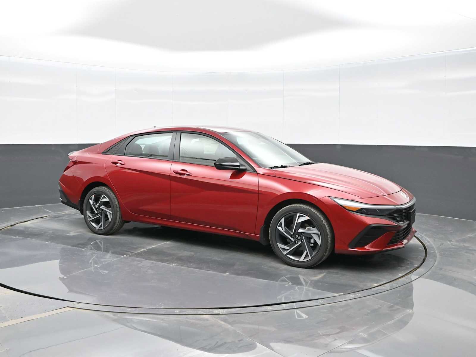 Certified 2025 Hyundai Elantra SEL FWD image 2