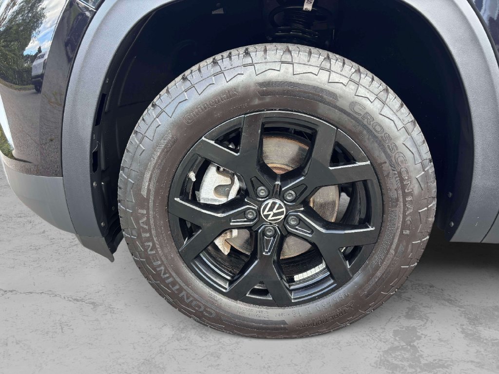 Certified 2024 Volkswagen Atlas Peak Edition SE AWD/4WD image 10