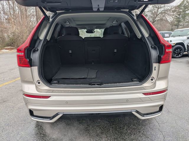 Used 2025 Volvo XC60 B5 Plus image 30