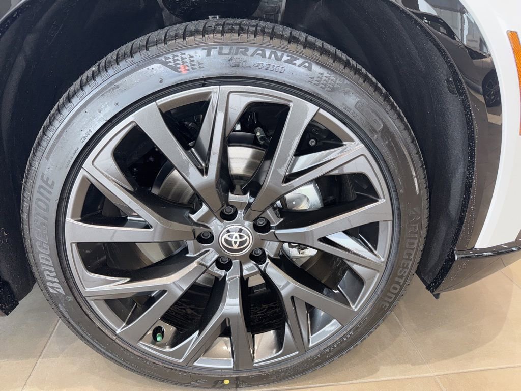 New 2025 Toyota Crown Signia image 17