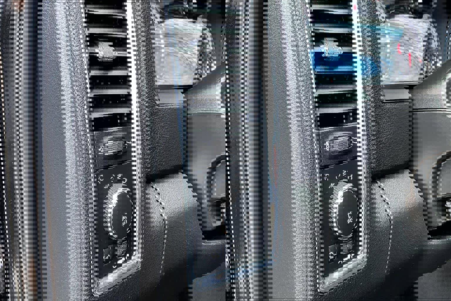 Used 2017 RAM 1500 Laramie w/ Convenience Group image 32