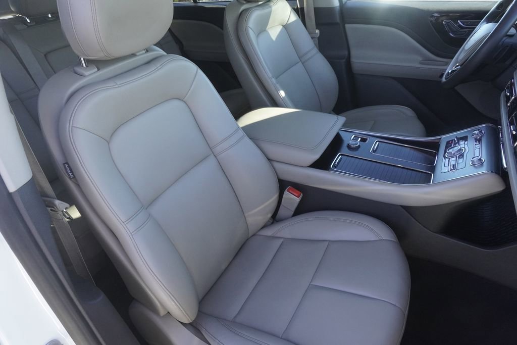 Used 2020 Lincoln Aviator AWD image 24