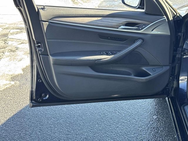 Used 2017 BMW 540i xDrive image 14