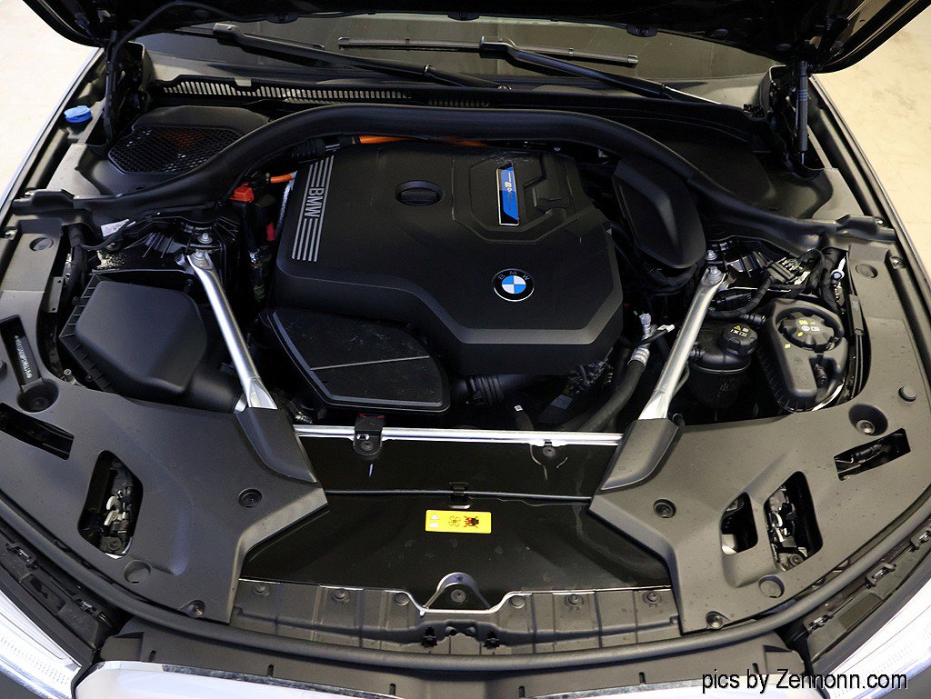 Certified 2023 BMW 530e 530e w/ M Sport Package image 38