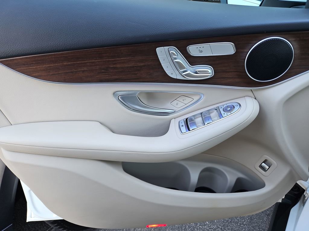 Used 2022 Mercedes-Benz GLC 300 4MATIC image 23