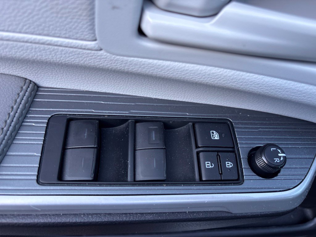 Used 2026 Toyota Sienna LE FWD image 18