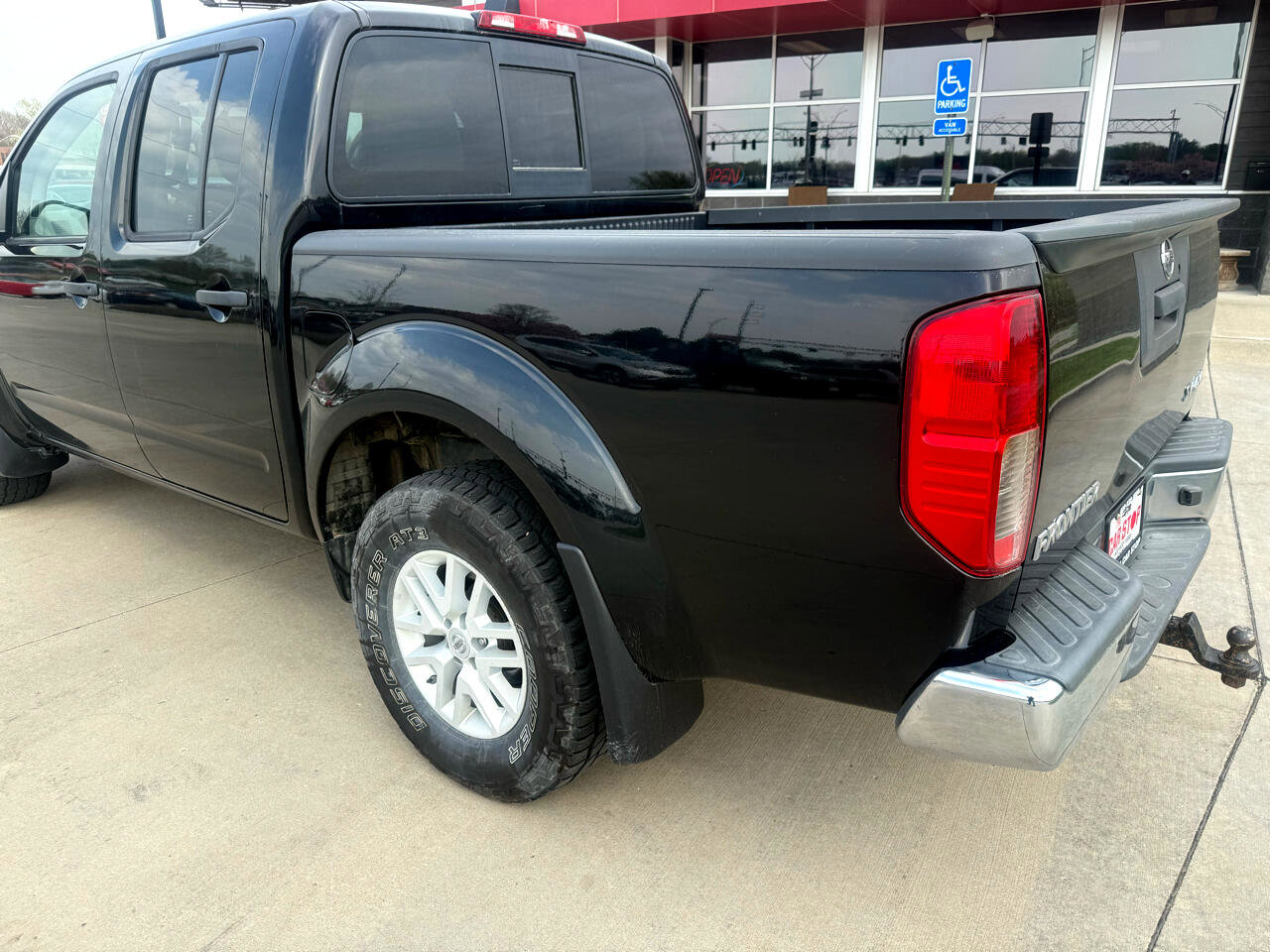 Used 2019 Nissan Frontier SV image 5