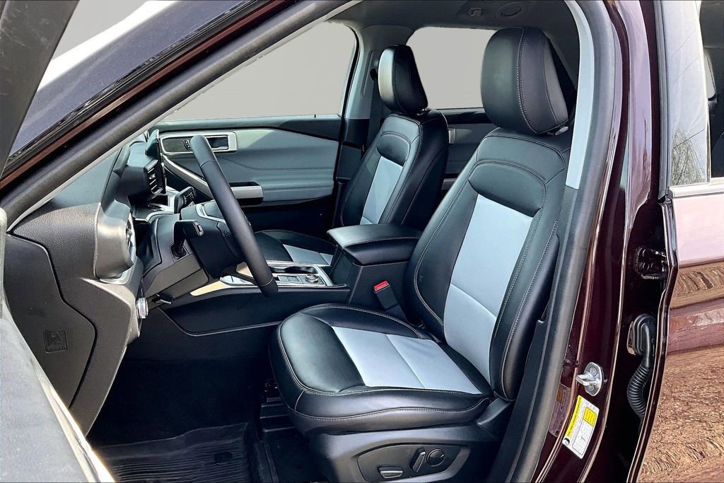 Certified 2022 Ford Explorer XLT w/ Equipment Group 202A image 25