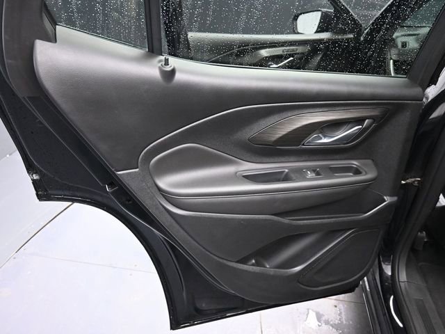 Used 2023 GMC Terrain SLT image 33