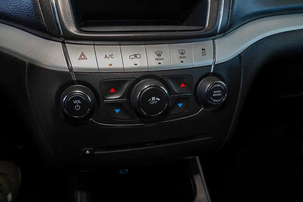 Used 2018 Dodge Journey SXT w/ Blacktop Package FWD image 14