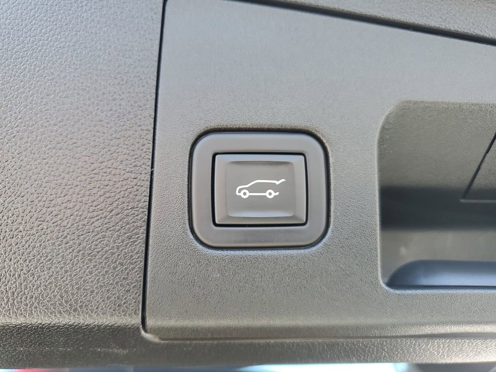 Used 2024 Cadillac XT4 Premium Luxury image 10