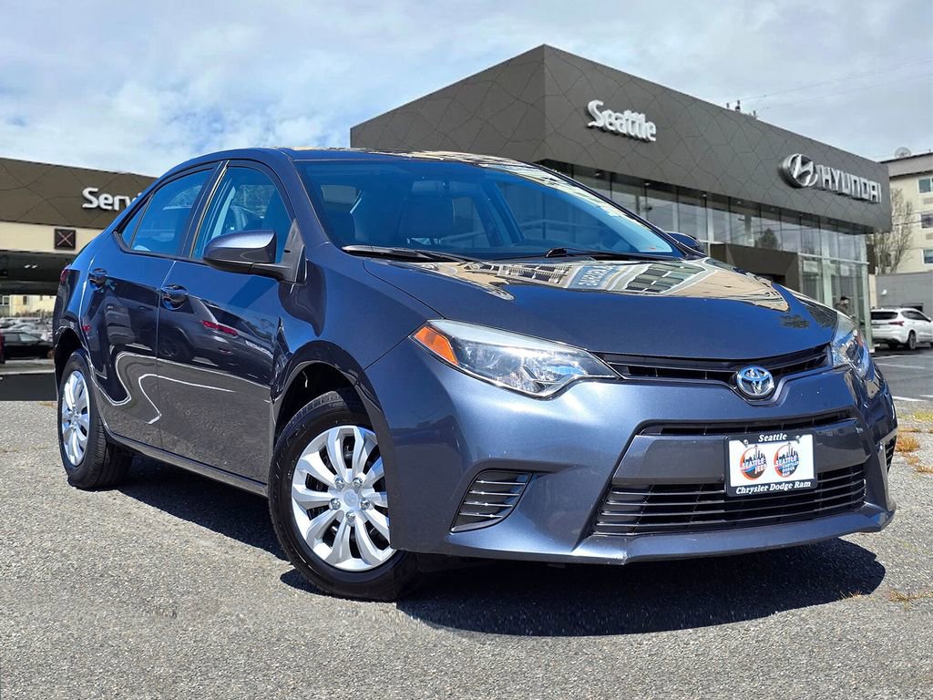 Used 2015 Toyota Corolla LE FWD image 1