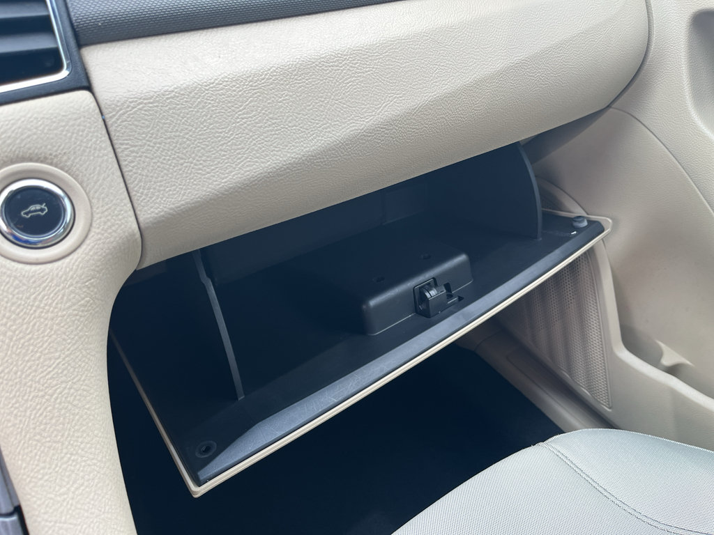 Used 2019 Ford Taurus SE FWD image 27