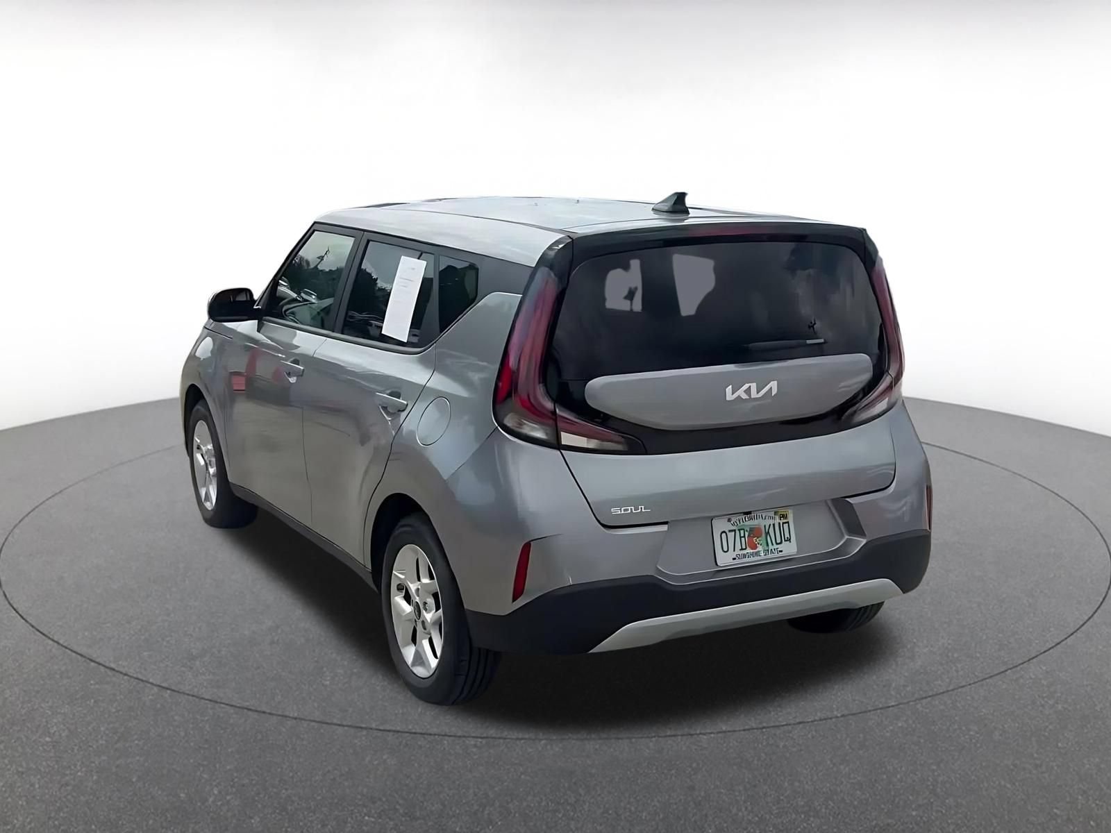 Used 2025 Kia Soul LX w/ LX Technology Package FWD image 10