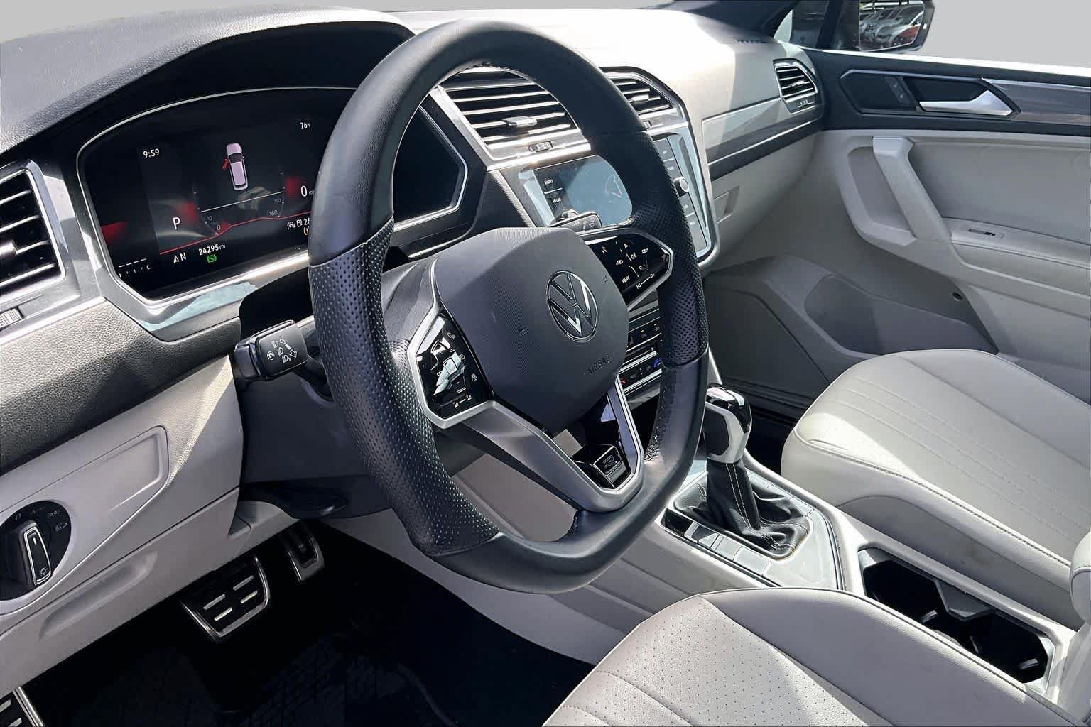 Used 2024 Volkswagen Tiguan SE R-Line FWD image 17