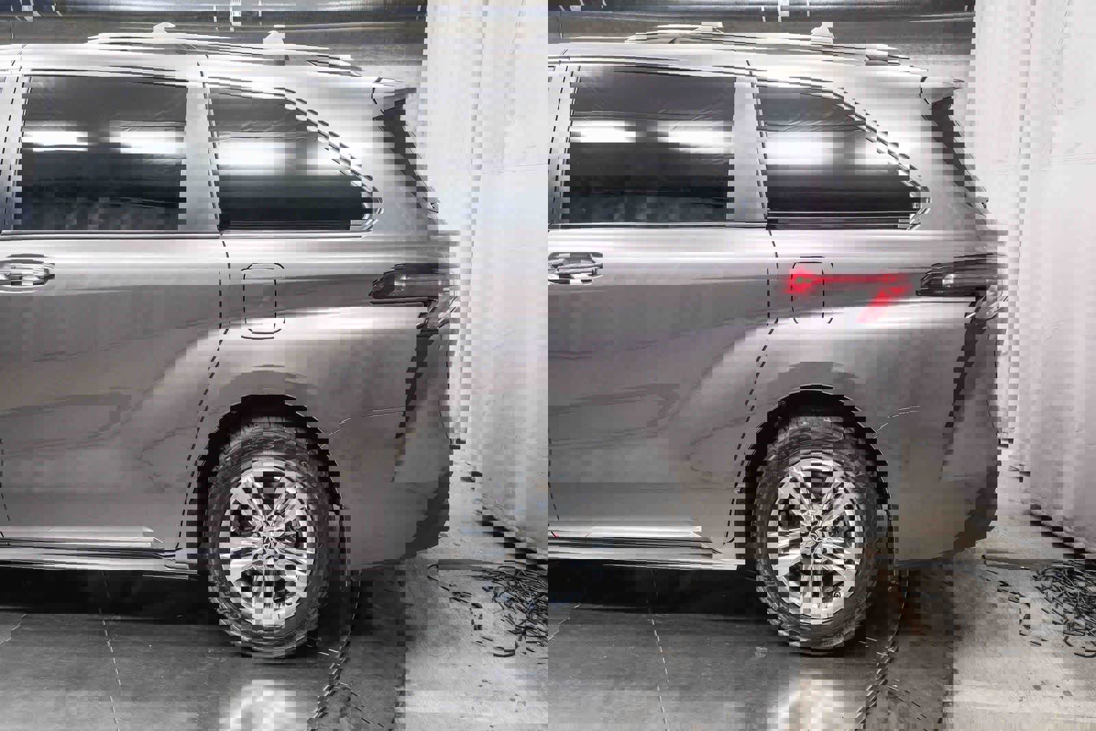 Used 2024 Toyota Sienna XLE w/ XLE Plus Package image 8