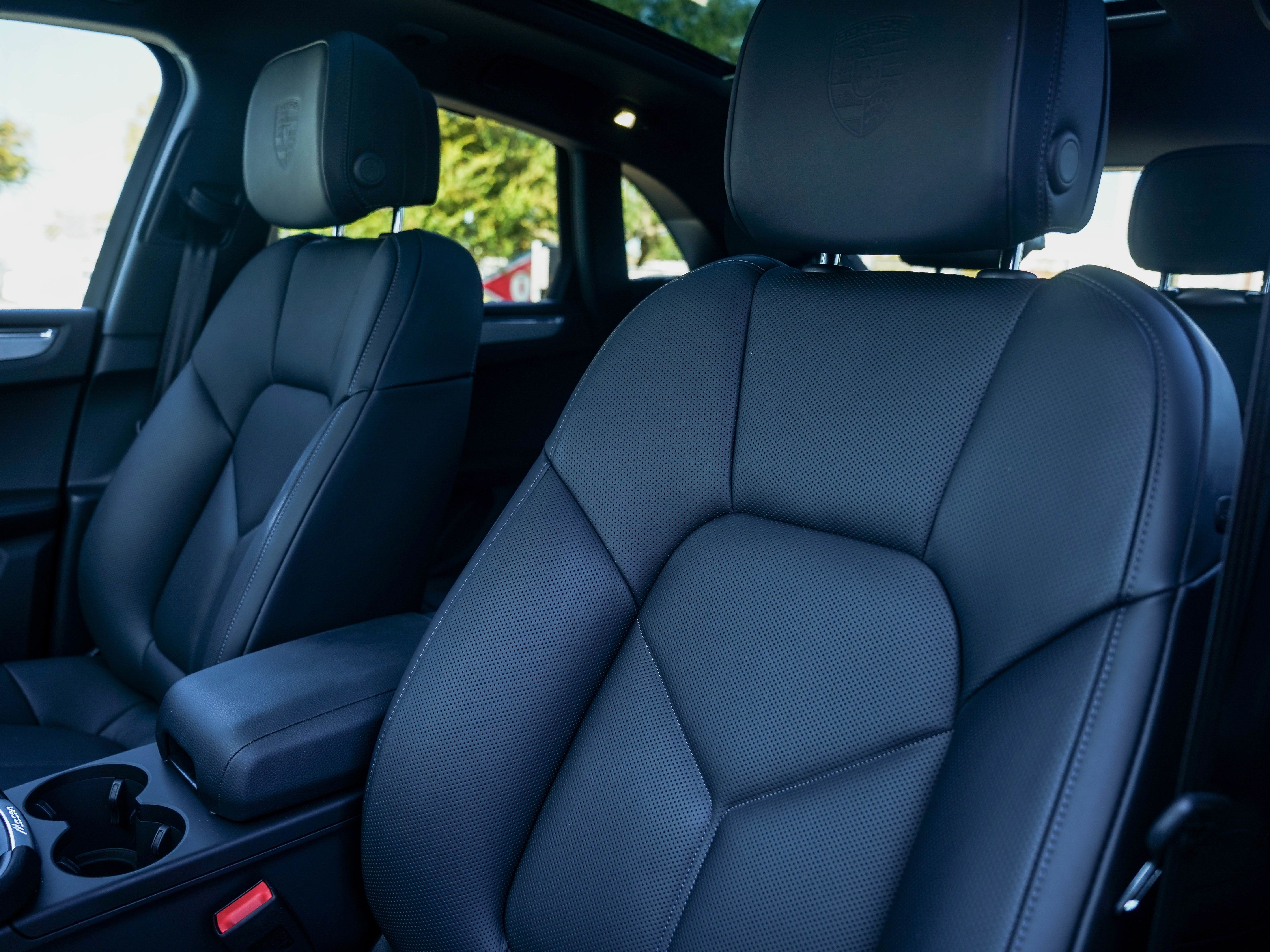Certified 2026 Porsche Macan AWD/4WD image 5