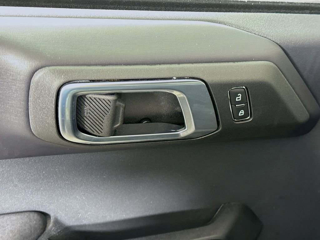 Used 2025 Ford Bronco Badlands image 23