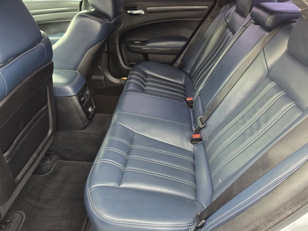 Used 2014 Chrysler 300 S image 28