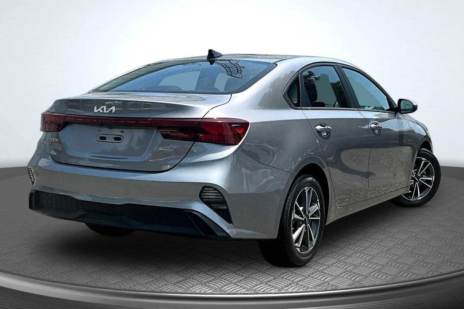 Used 2023 Kia Forte LXS FWD image 4
