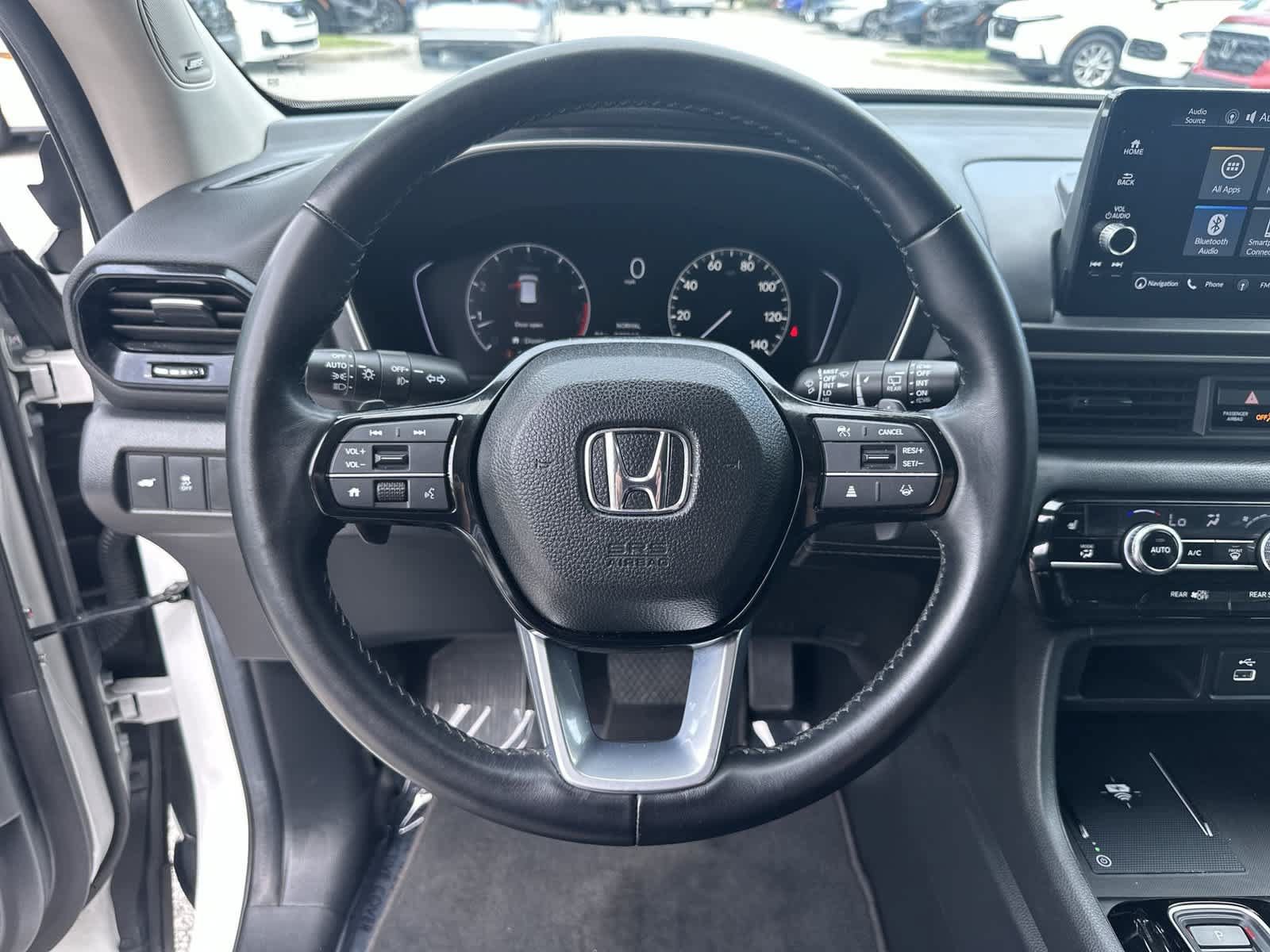 Used 2025 Honda Pilot Touring image 17