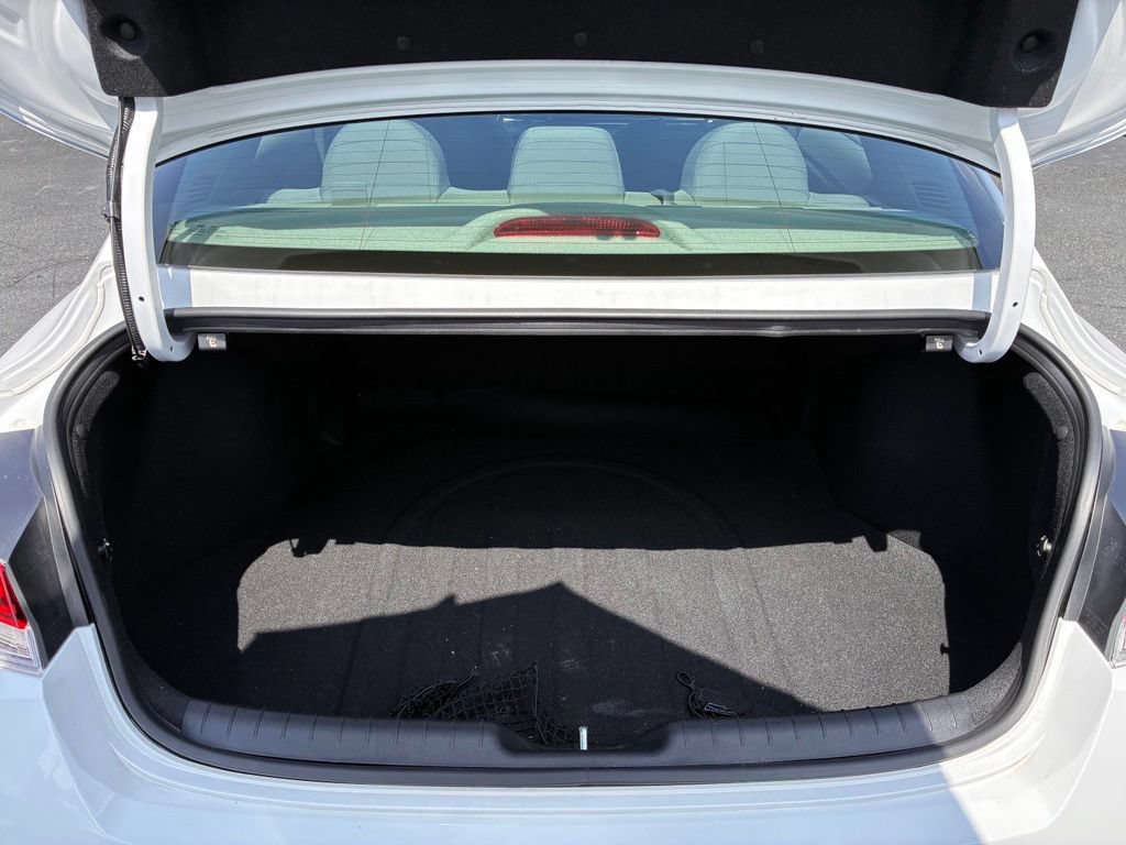 Used 2025 Hyundai Elantra Hybrid FWD image 12