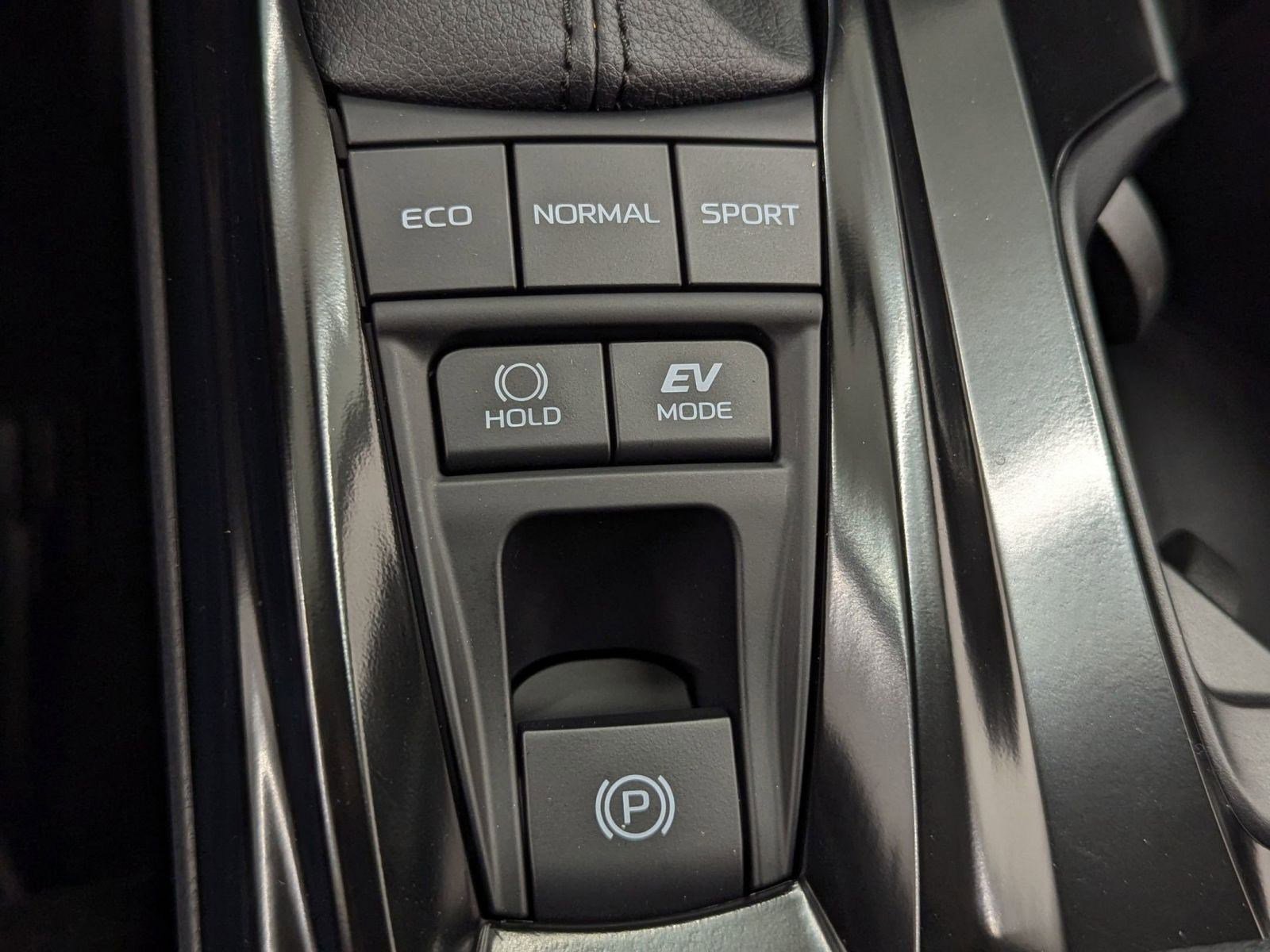 Used 2025 Toyota Camry LE w/ Convenience Package image 29