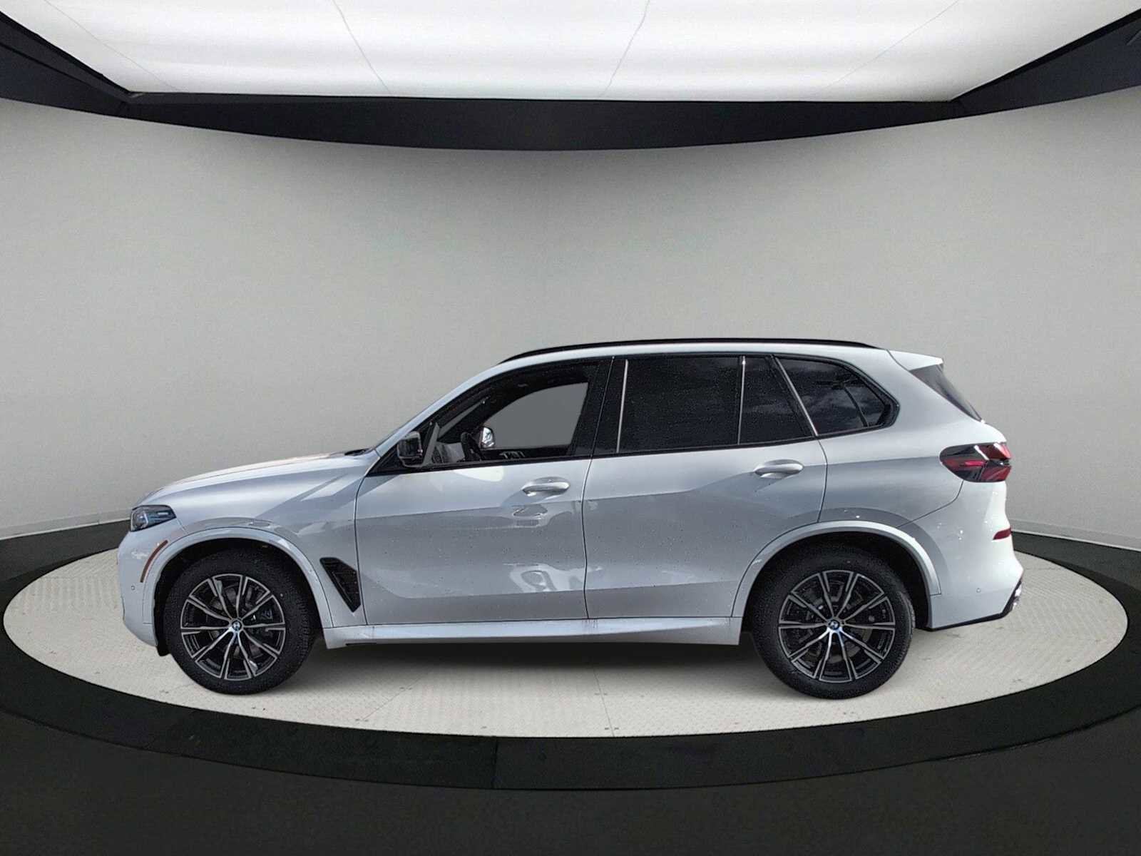 New 2026 BMW X5 M60i w/ Climate Comfort Package image 5
