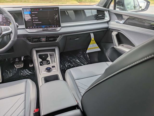 New 2026 Volkswagen Tiguan SE R-Line FWD image 18