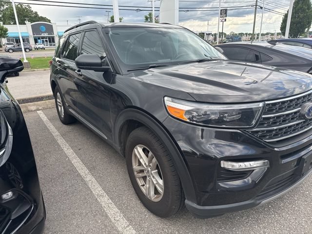 Used 2022 Ford Explorer XLT w/ Equipment Group 202A AWD/4WD image 2