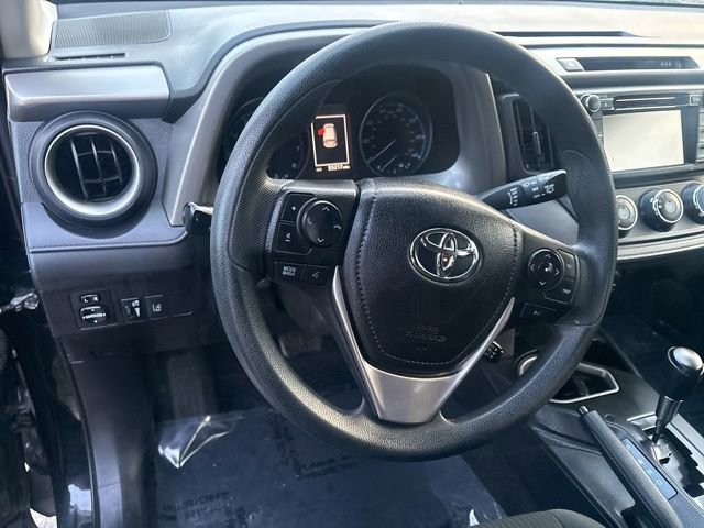 Used 2018 Toyota RAV4 LE image 20