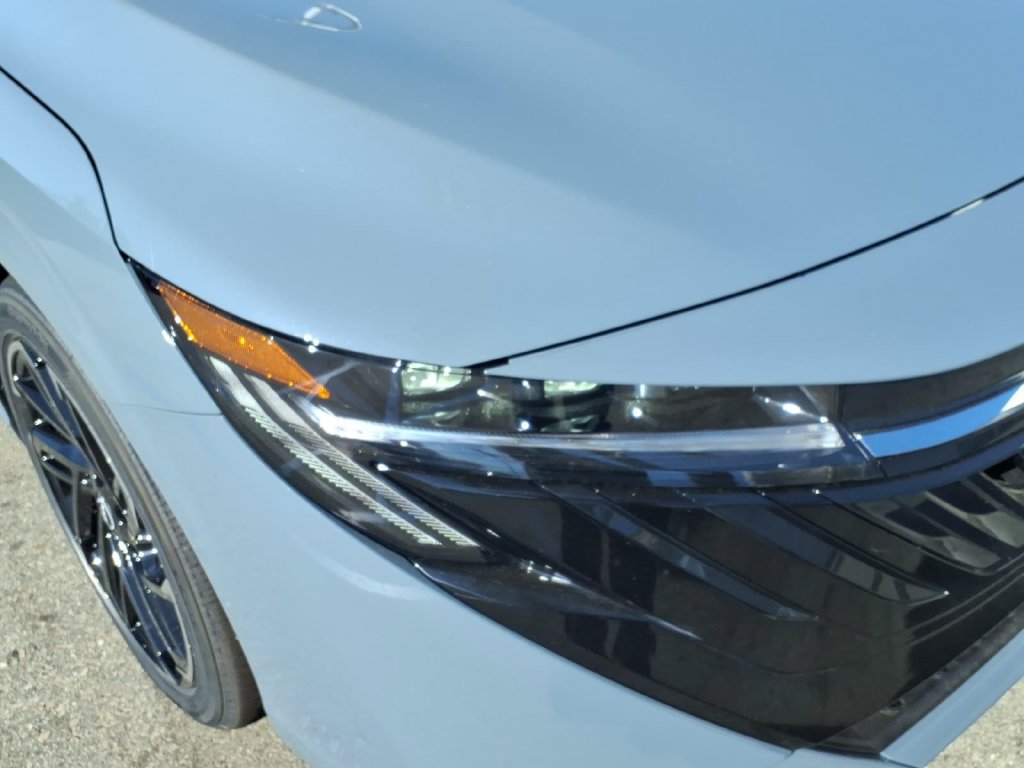 New 2026 Nissan Sentra SR w/ Floor Mat Package FWD image 3