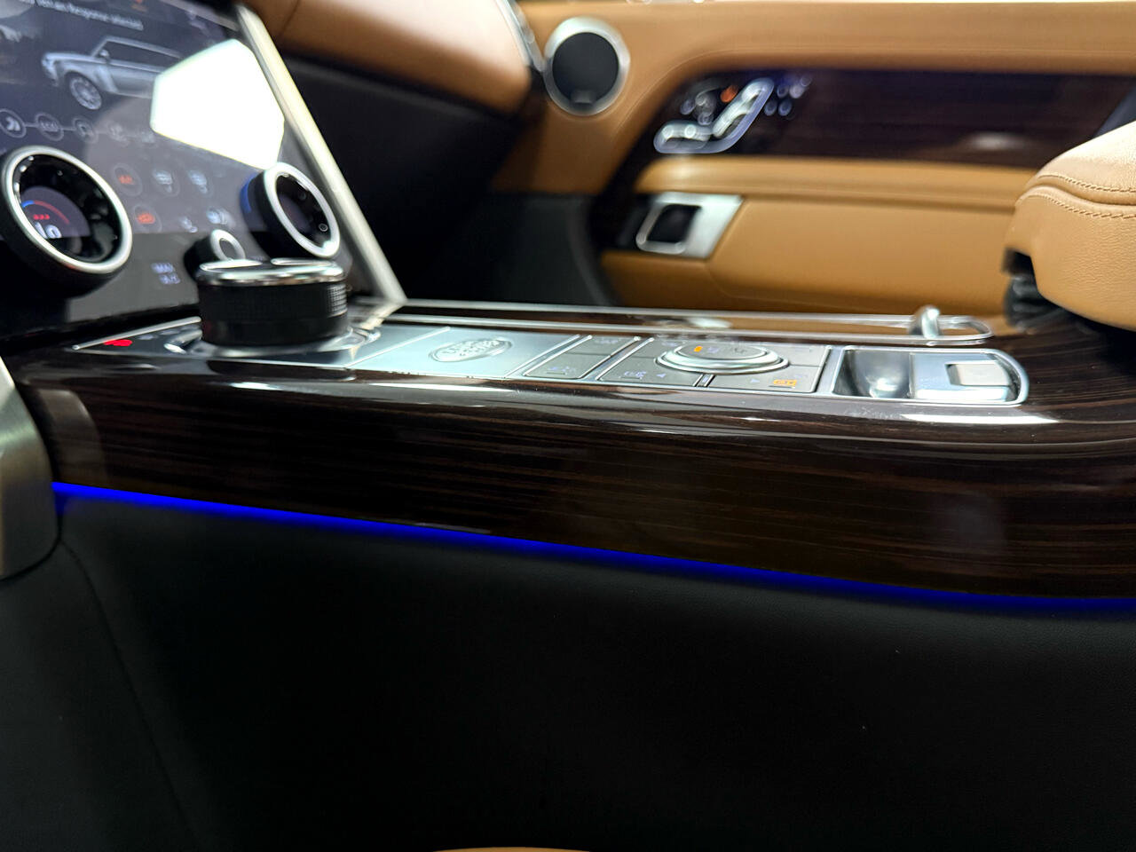 Used 2019 Land Rover Range Rover Long Wheelbase Autobiography image 27