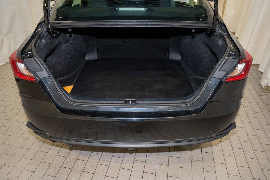 Used 2025 Toyota Camry SE image 5