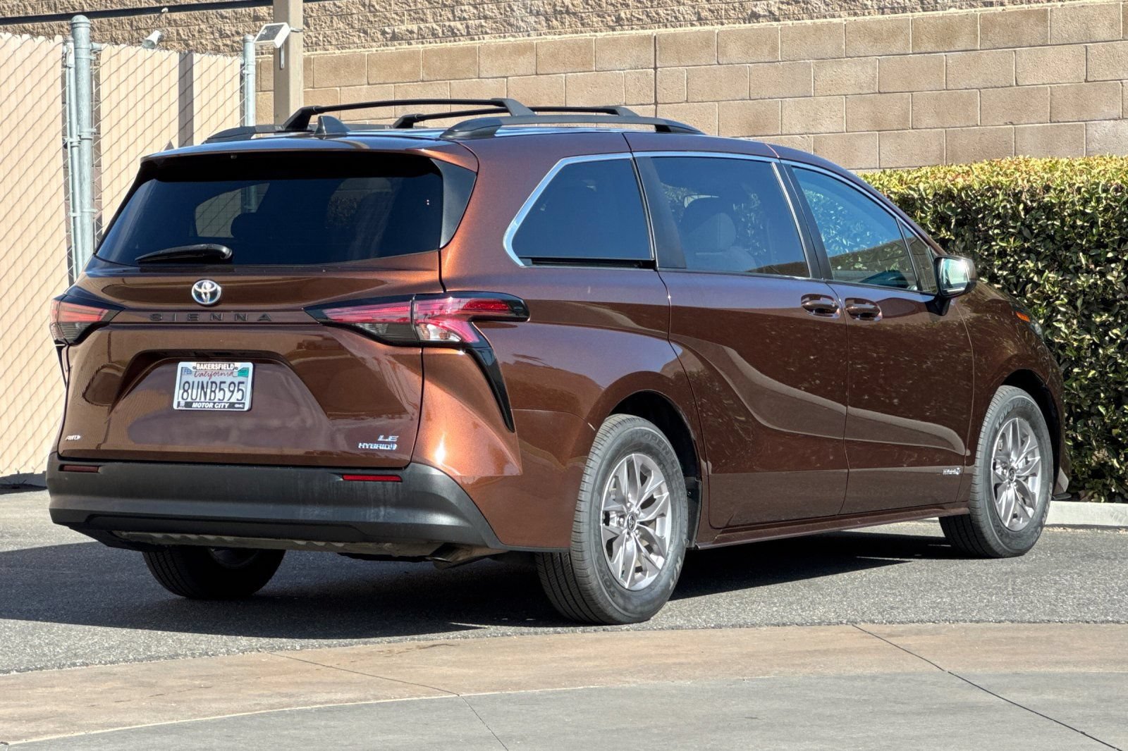 Used 2021 Toyota Sienna LE AWD/4WD image 4