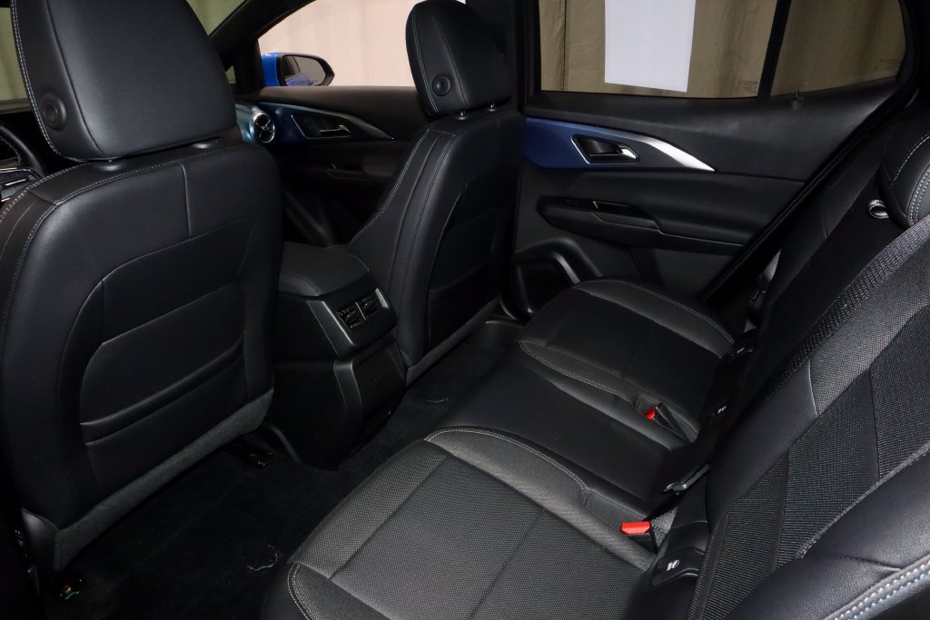 Used 2025 Chevrolet Equinox EV LT FWD image 20