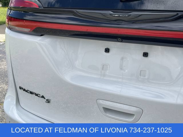 Used 2024 Chrysler Pacifica Limited FWD image 30