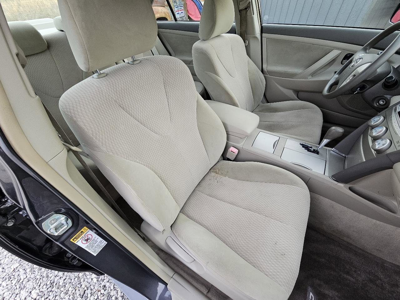 Used 2010 Toyota Camry LE image 33