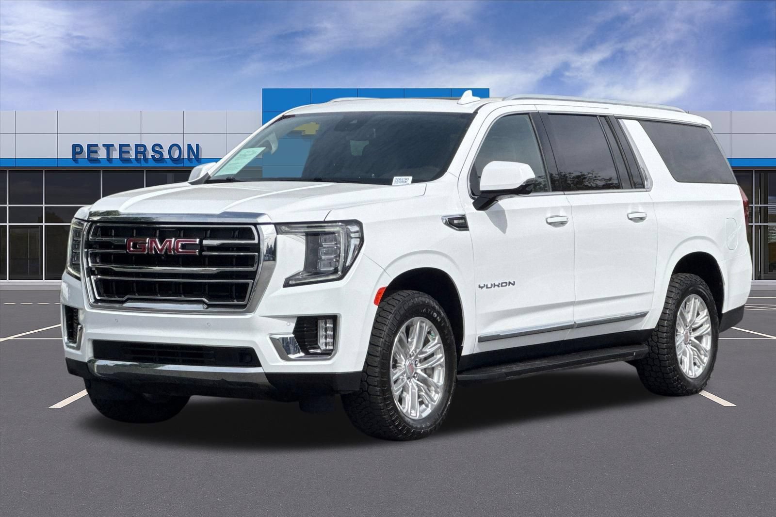 Certified 2024 GMC Yukon XL SLT w/ SLT Premium Package AWD/4WD image 8