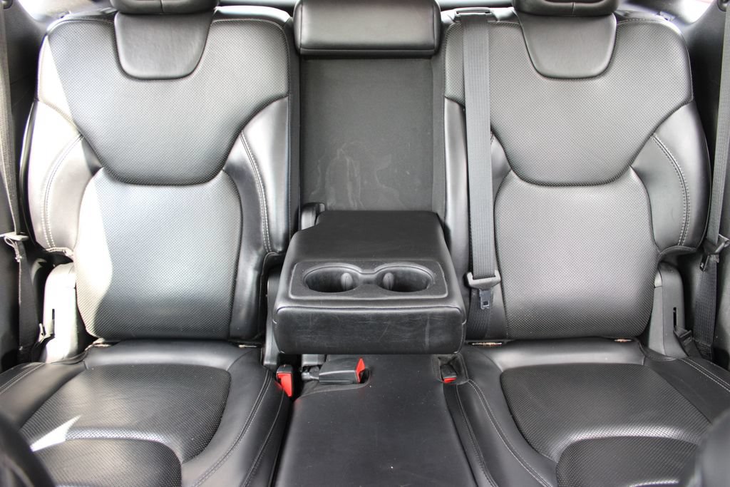 Used 2019 Jeep Cherokee Limited w/ Luxury Group AWD/4WD image 41