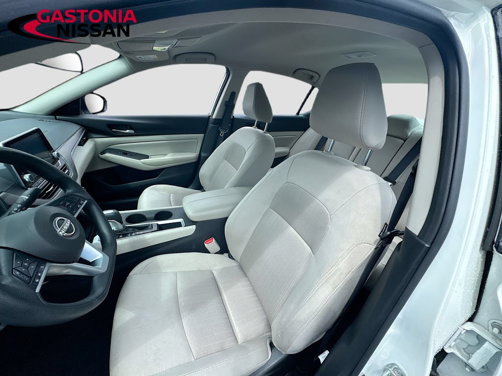 Used 2025 Nissan Altima 2.5 SV FWD image 27