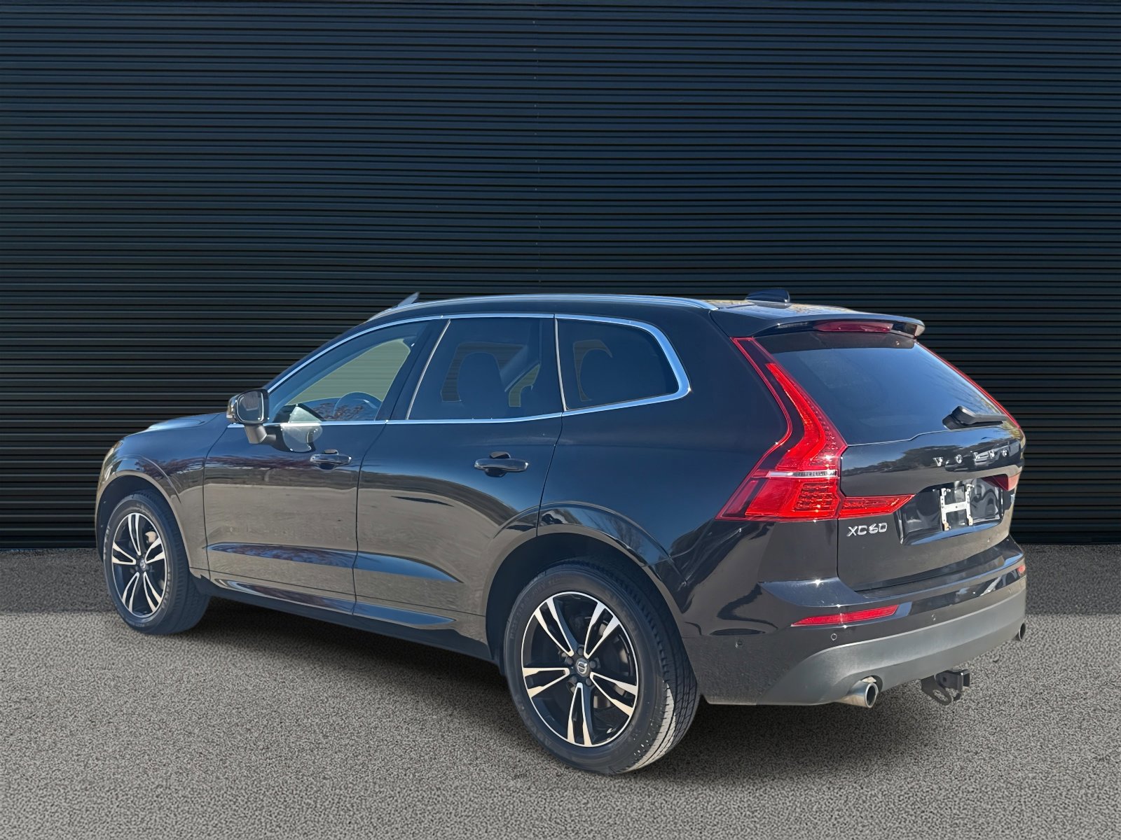 Used 2019 Volvo XC60 T5 Momentum w/ Premium Package image 7