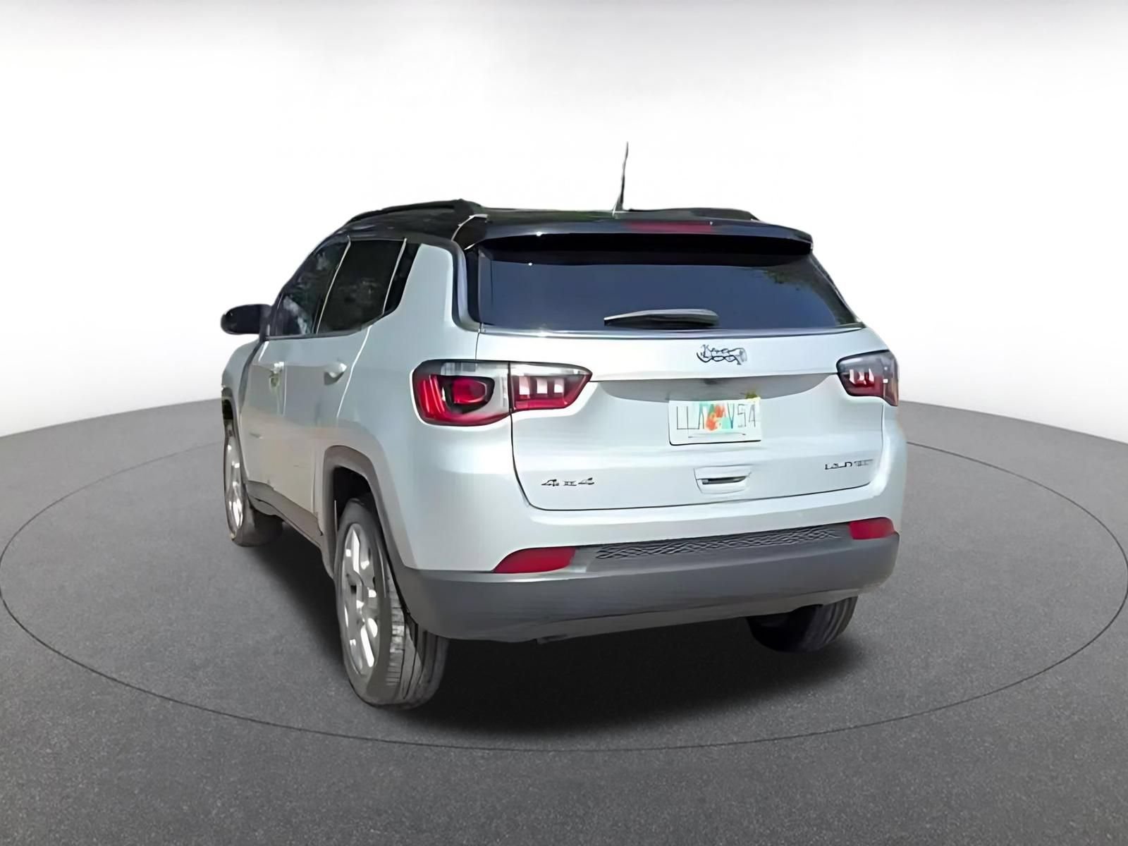 Used 2025 Jeep Compass Limited AWD/4WD image 10